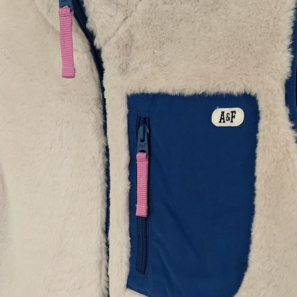 SOLD Abercrombie & Fitch Reversible Faux Fur Vest - Picture 7 of 7